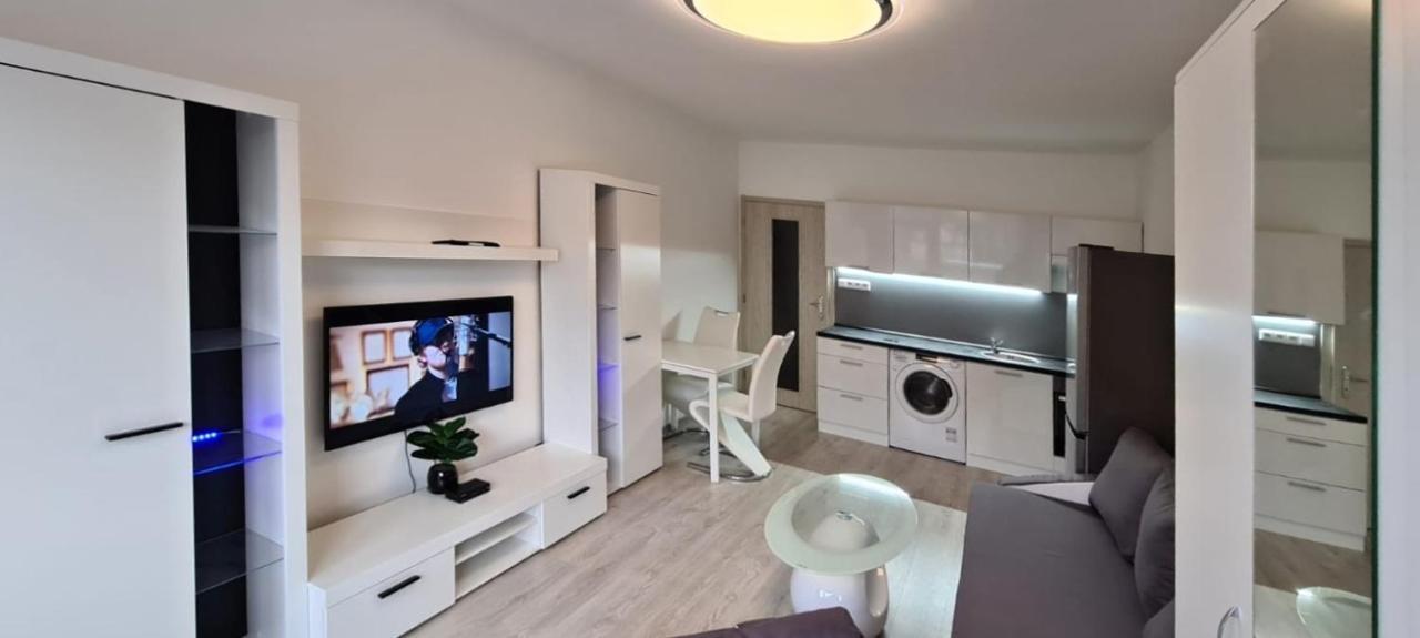 Utulny Apartman V Centru, S Krasnym Vyhledem ديشين المظهر الخارجي الصورة